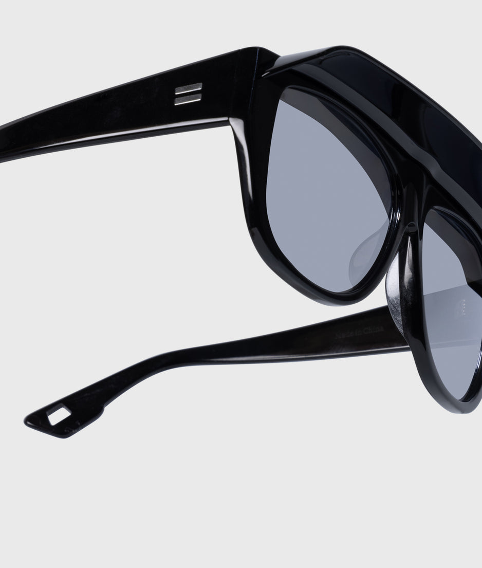 the statement sunglasses | black