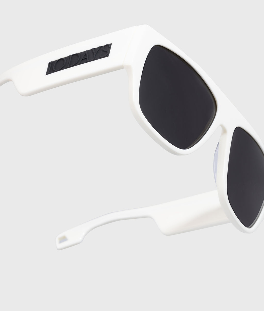 the iconic sunglasses | ecru
