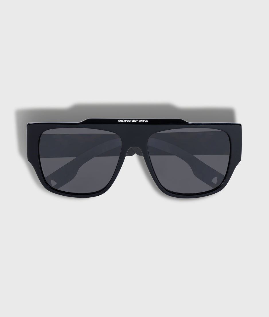 the iconic sunglasses | black