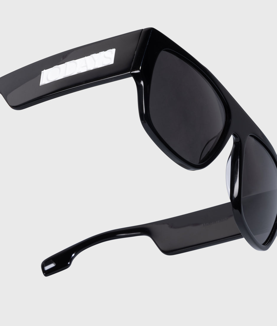 the iconic sunglasses | black
