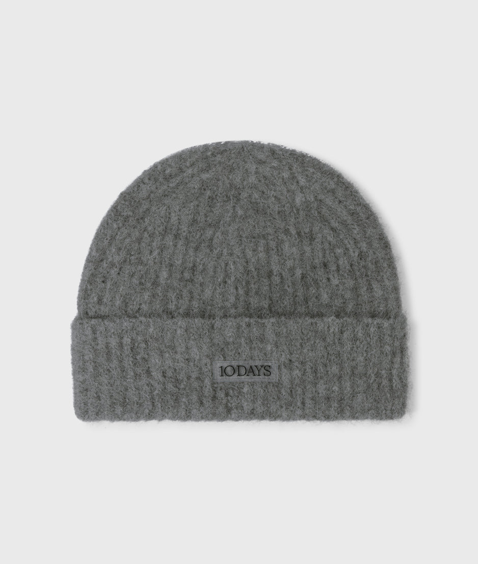 hairy beanie | grey melee