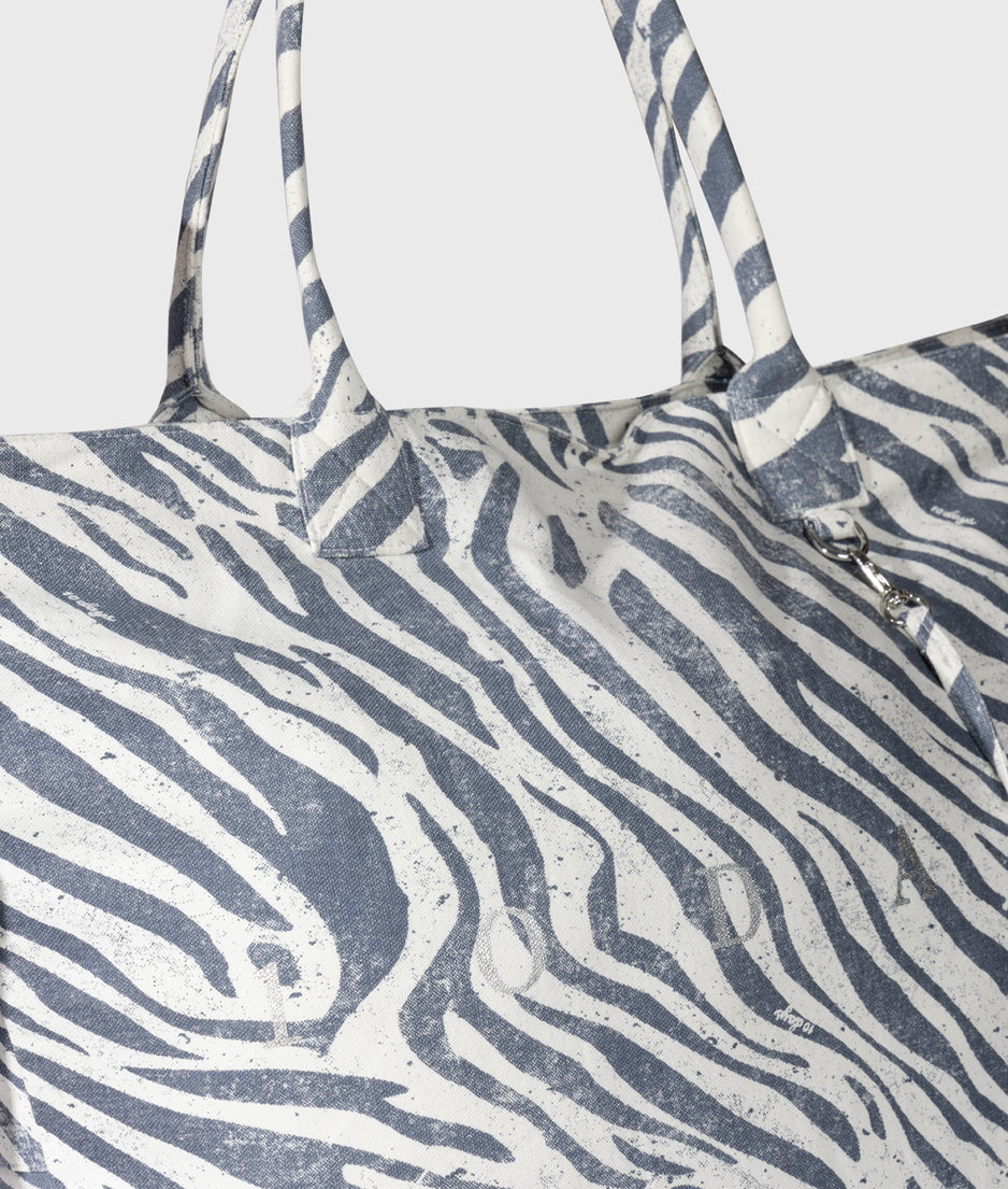 beach shopper zebra | light vanilla