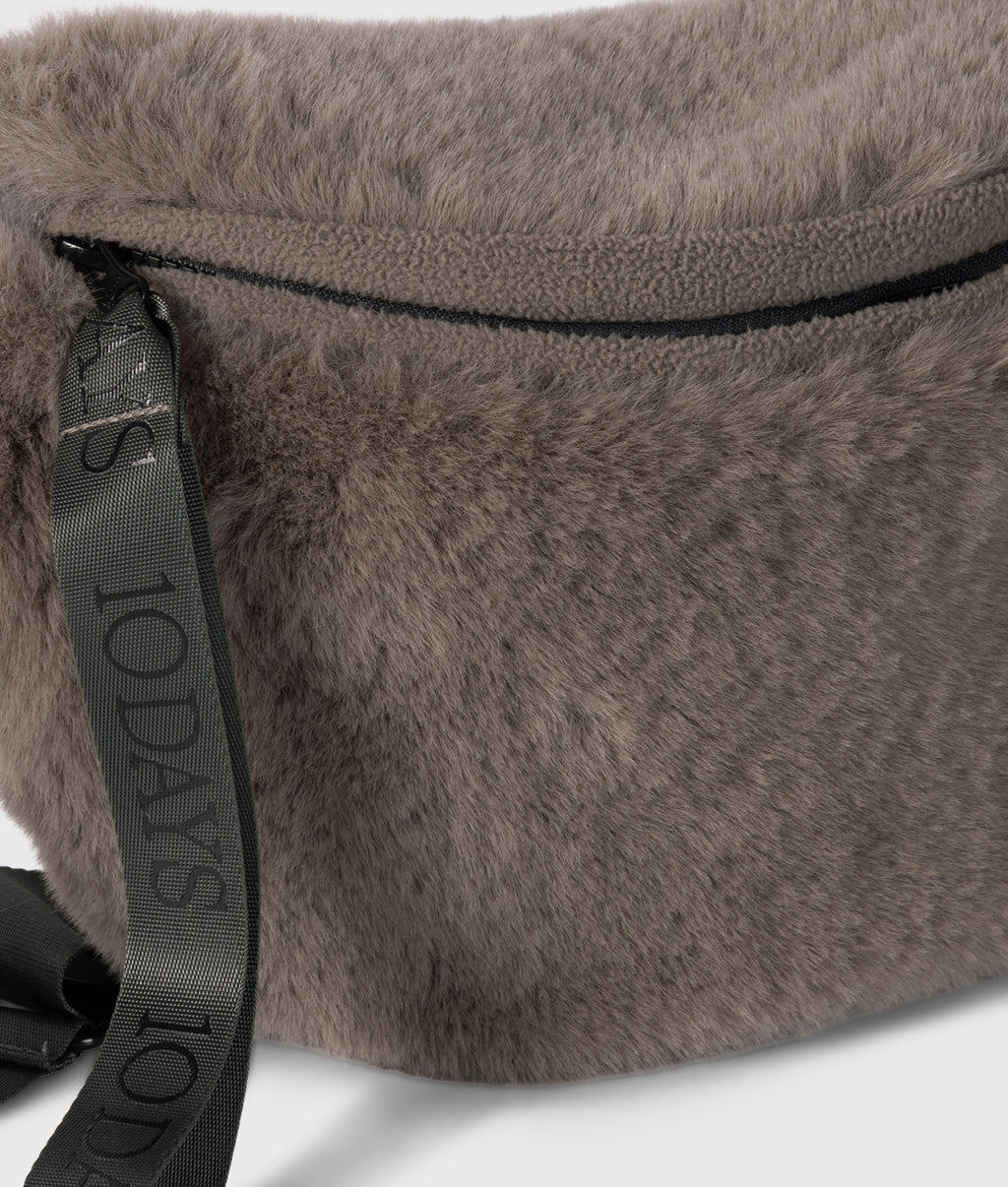 Fluffy Crossbodytas | portobello