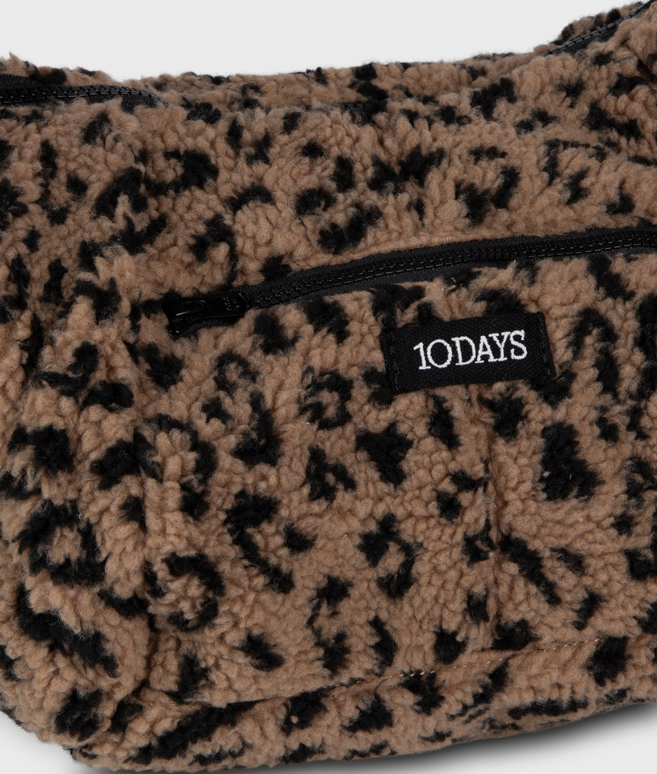 banana bag leopard | dark fudge