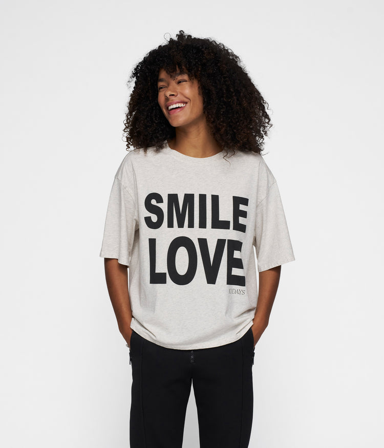 statement tee smile love | soft white melee