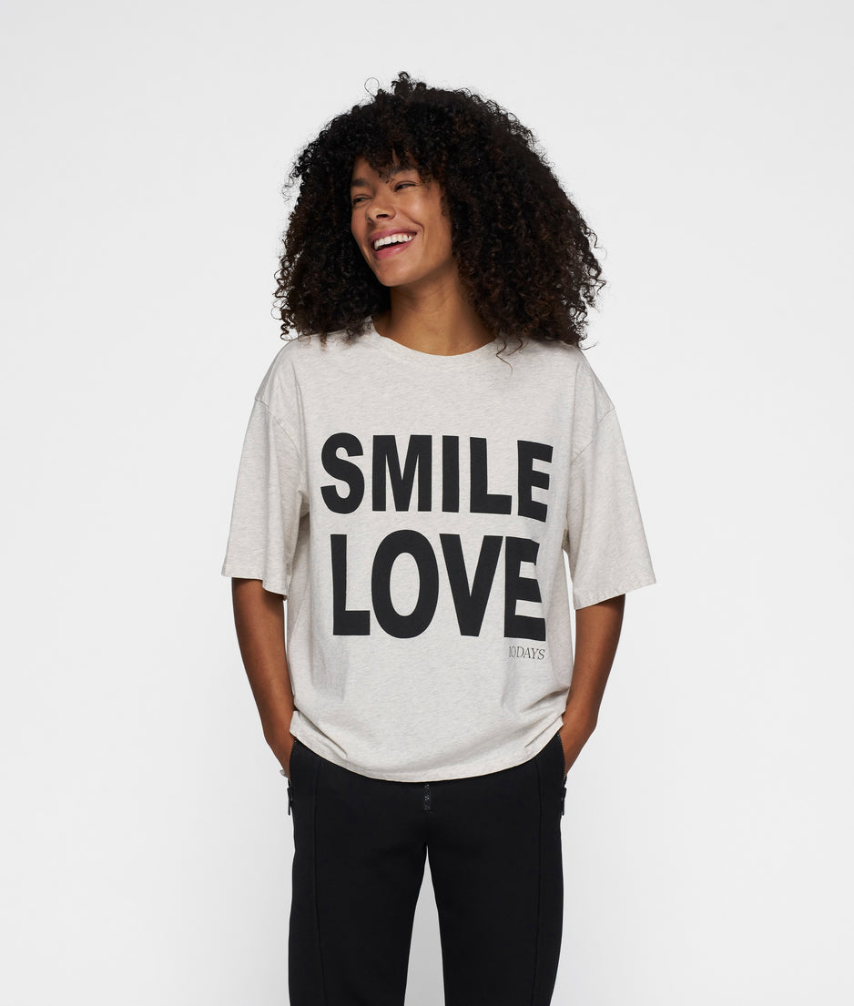 statement tee smile love | soft white melee