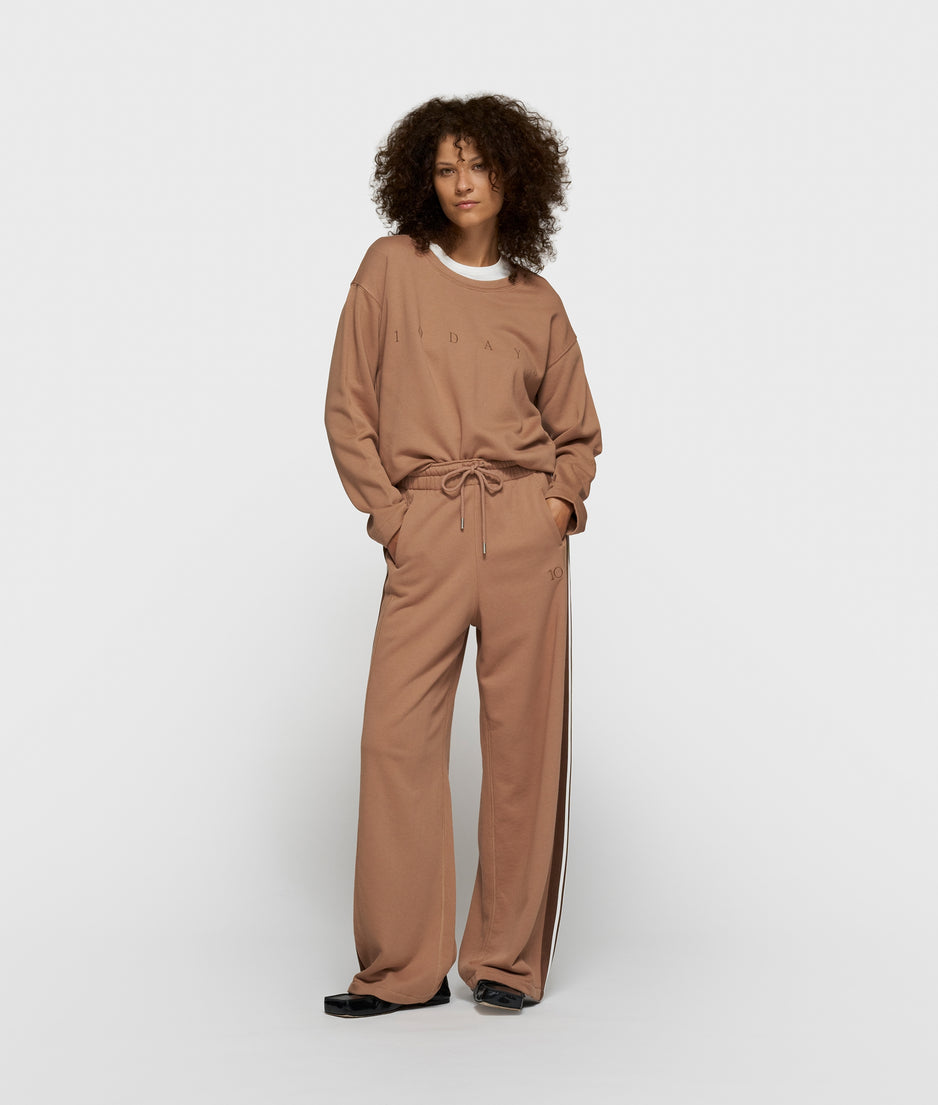 clean sweater logo | fudge