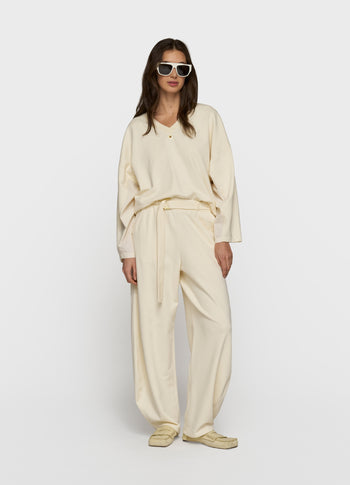 sweater v-neck fleece | soft vanilla