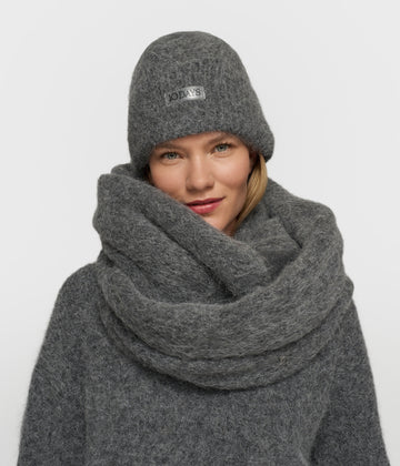 round hairy knit scarf | antra melee