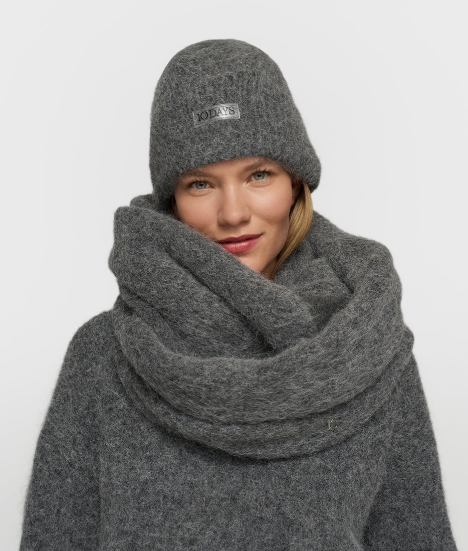 round hairy knit scarf | antra melee