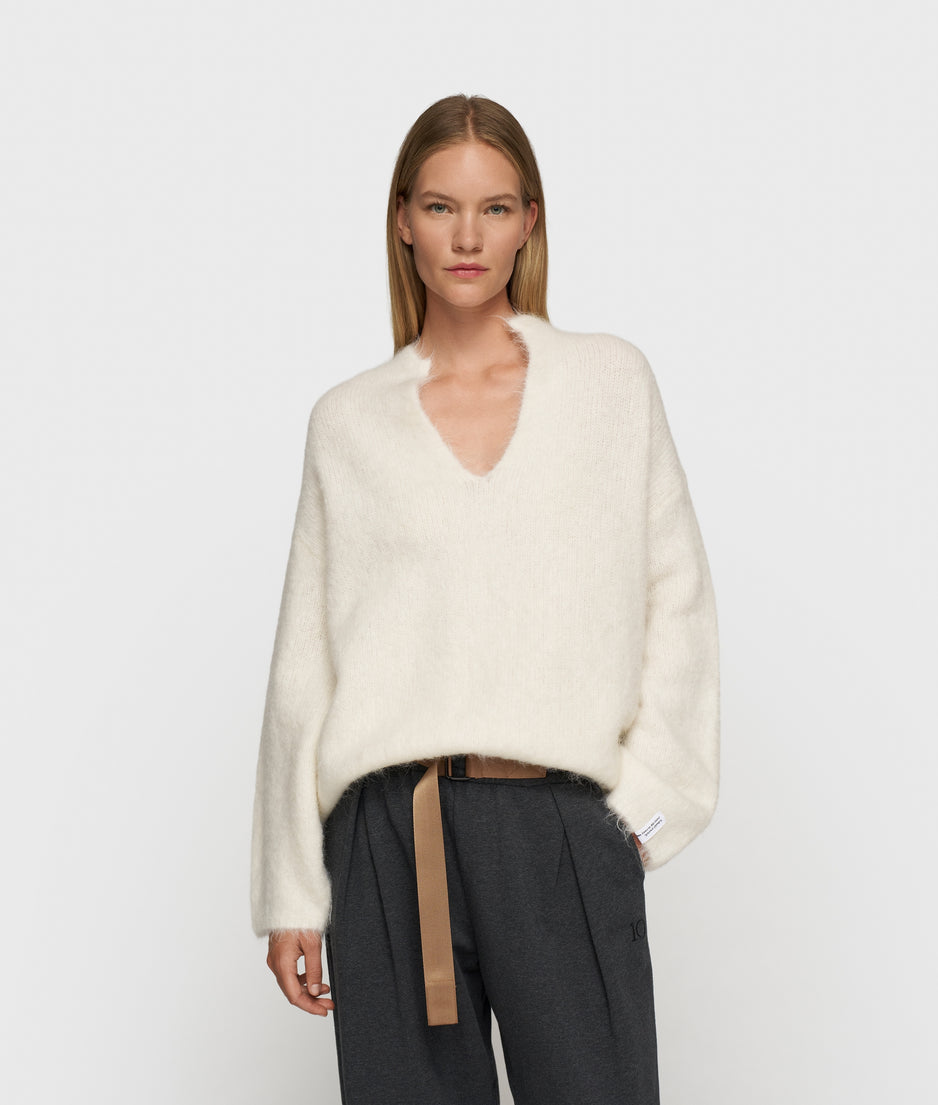 v-neck hairy knit sweater | ecru