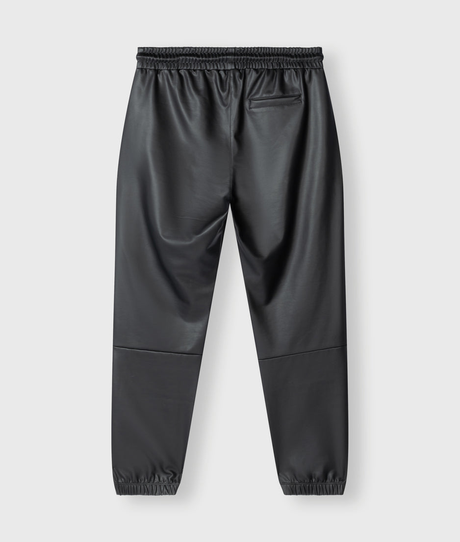 THE LEATHERLOOK CROPPED JOGGER | black