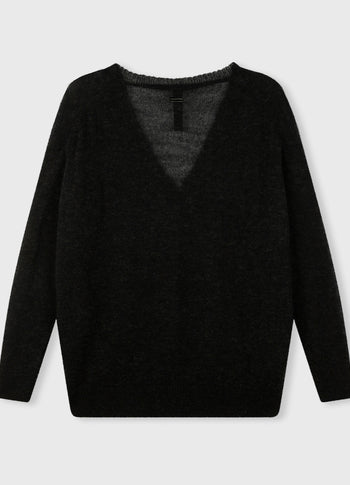 THE V-NECK KNIT SWEATER | black