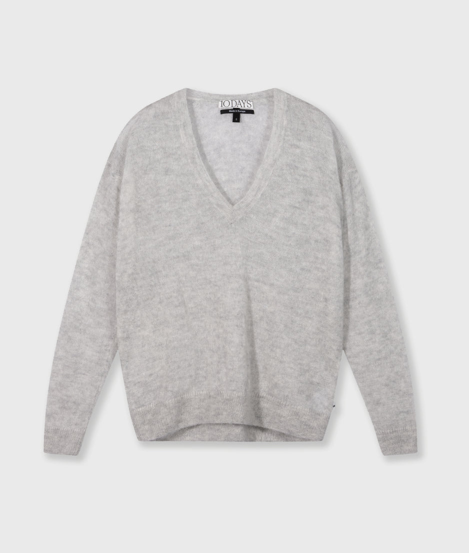 THE V-NECK KNIT SWEATER | light grey melee