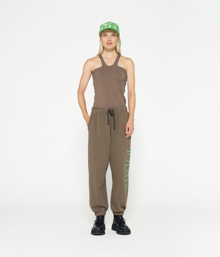 sporty wrapper | dark moss