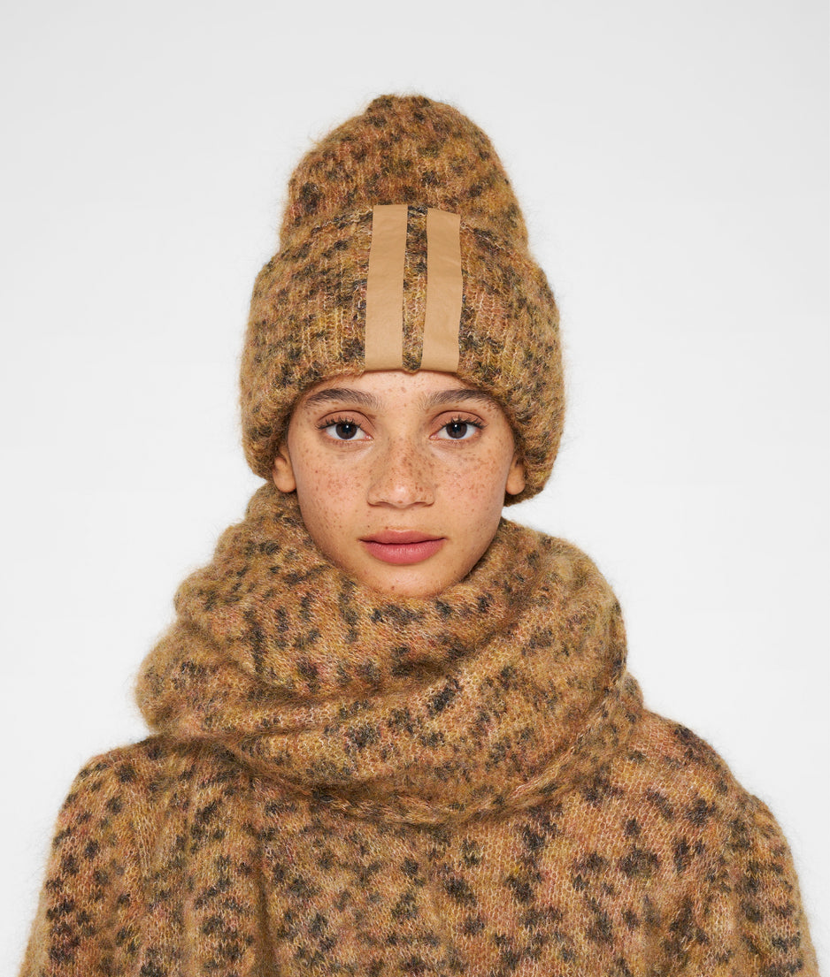 knitted scarf leopard | saddle brown
