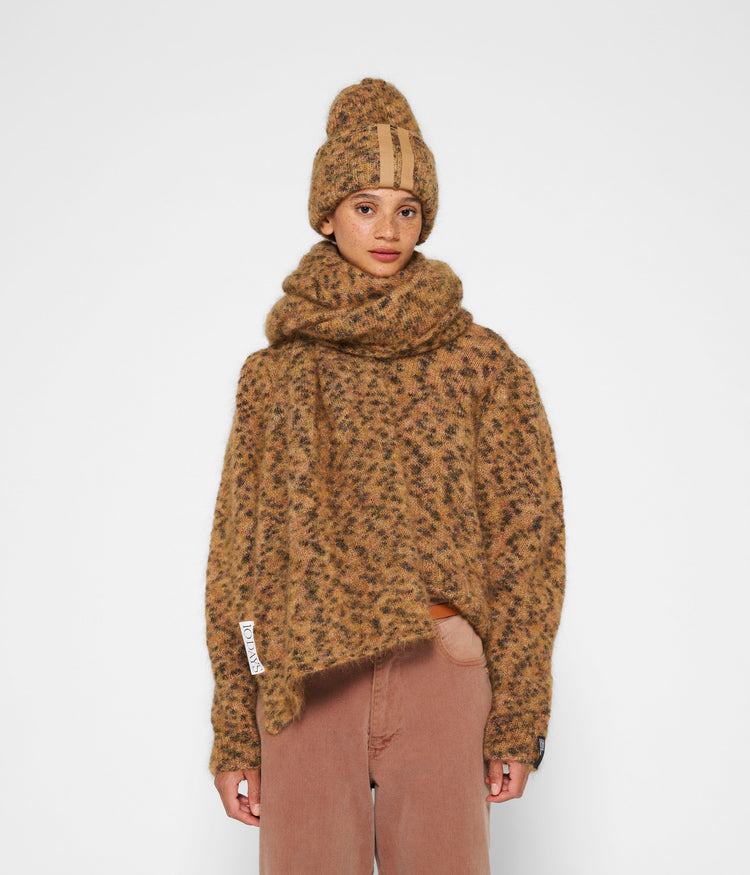 knitted scarf leopard | saddle brown
