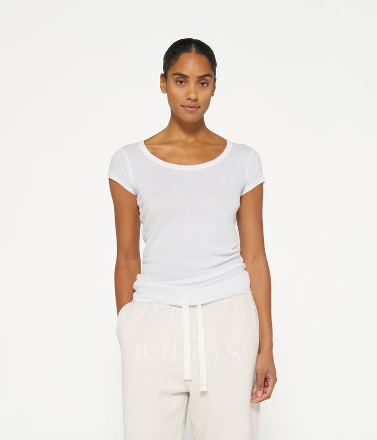 THE SLIM FIT TEE | white
