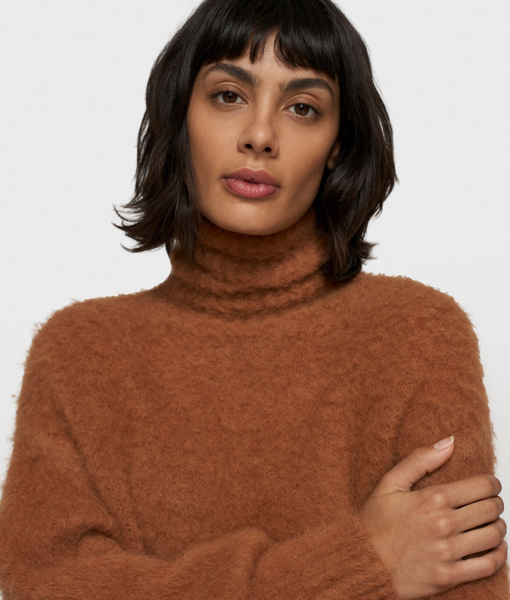 cropped knit turtleneck | suede | 10DAYS | Official Online Store