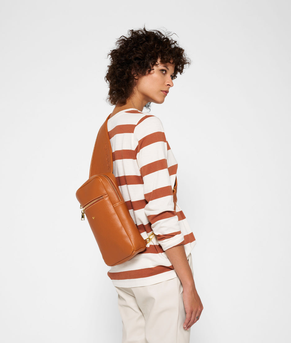 cross body bag | saddle brown