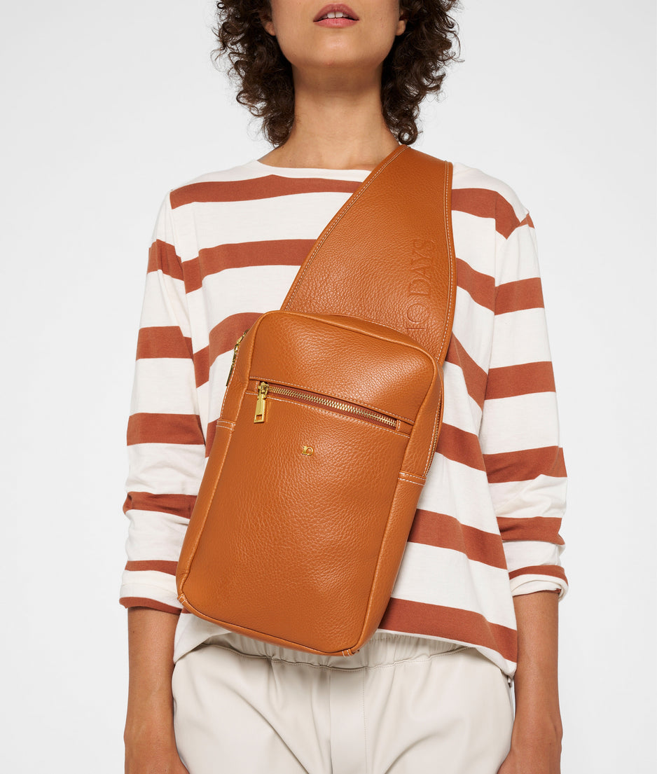 cross body bag | saddle brown