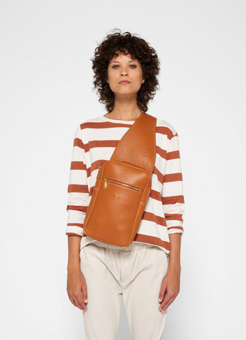 cross body bag | saddle brown