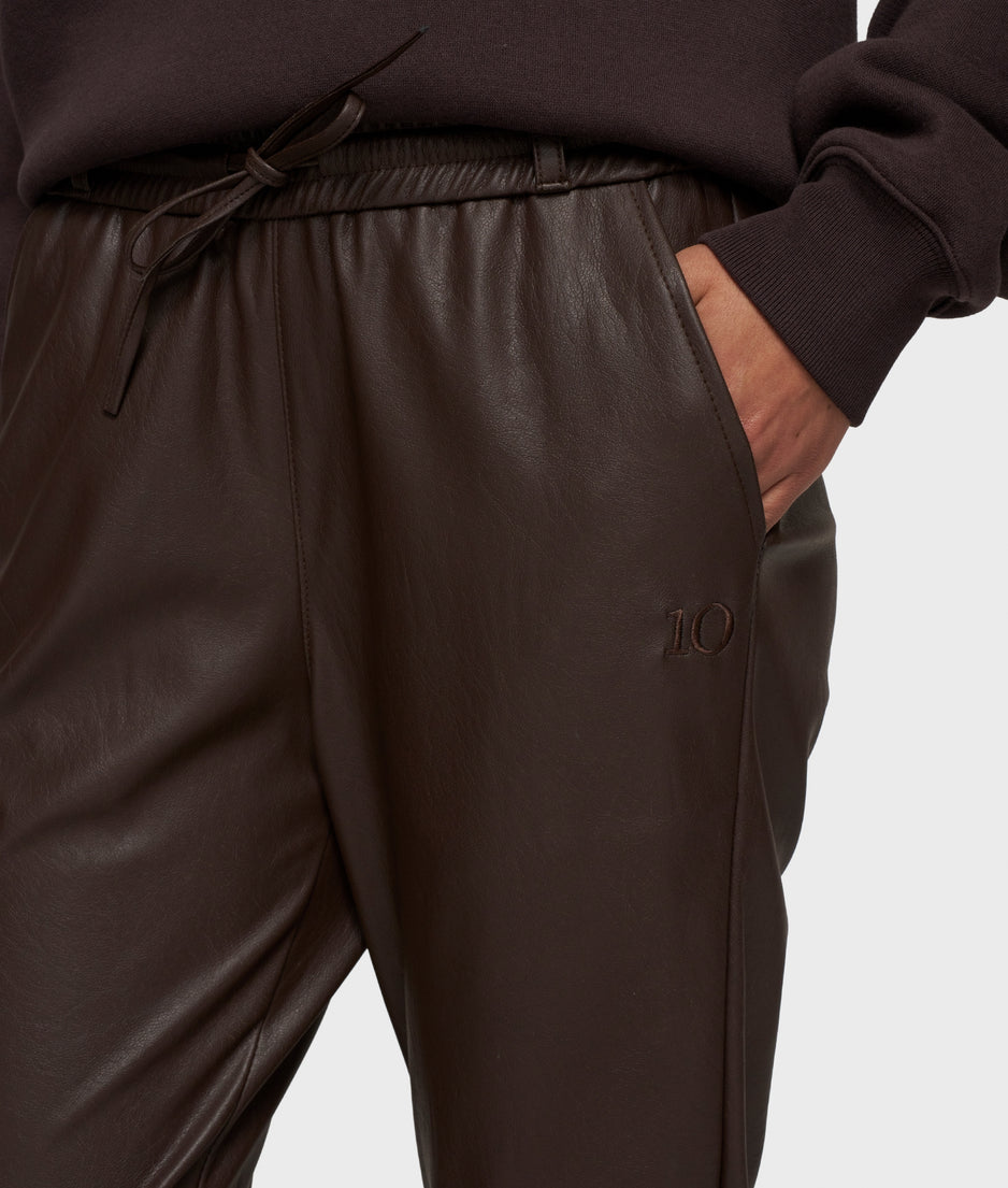 soft PU cropped jogger | deep wine