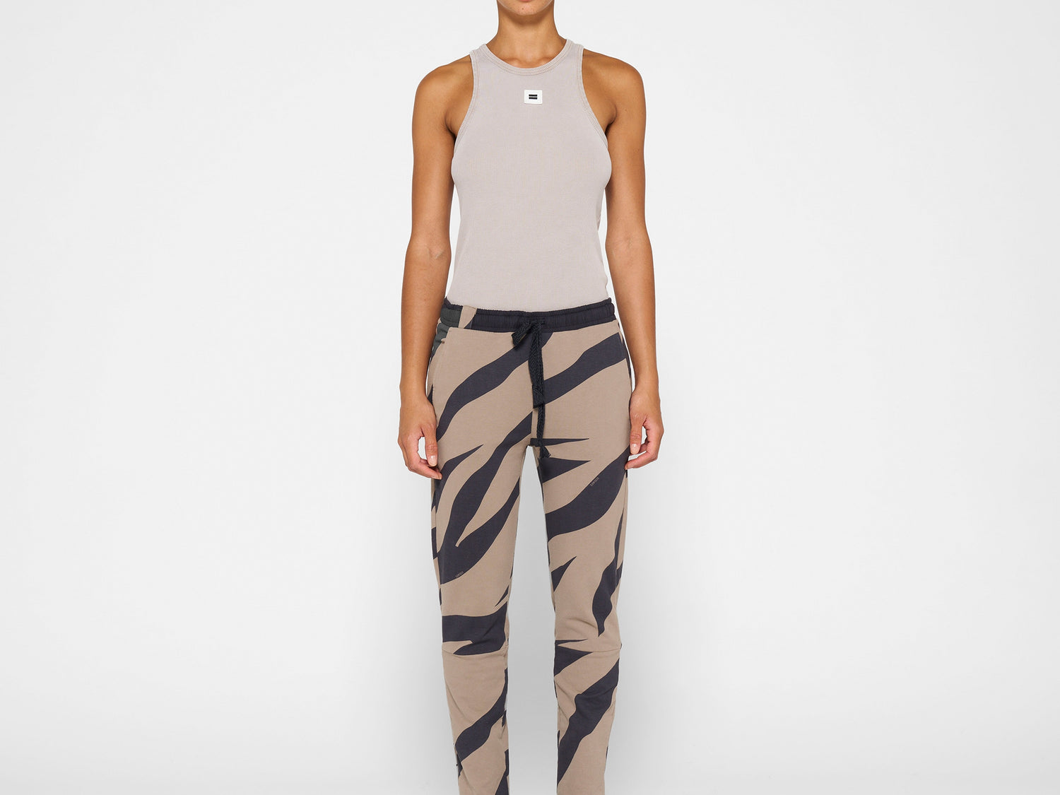 cropped jogger zebra | warm taupe