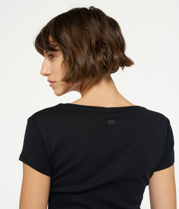 THE SLIM FIT TEE | black