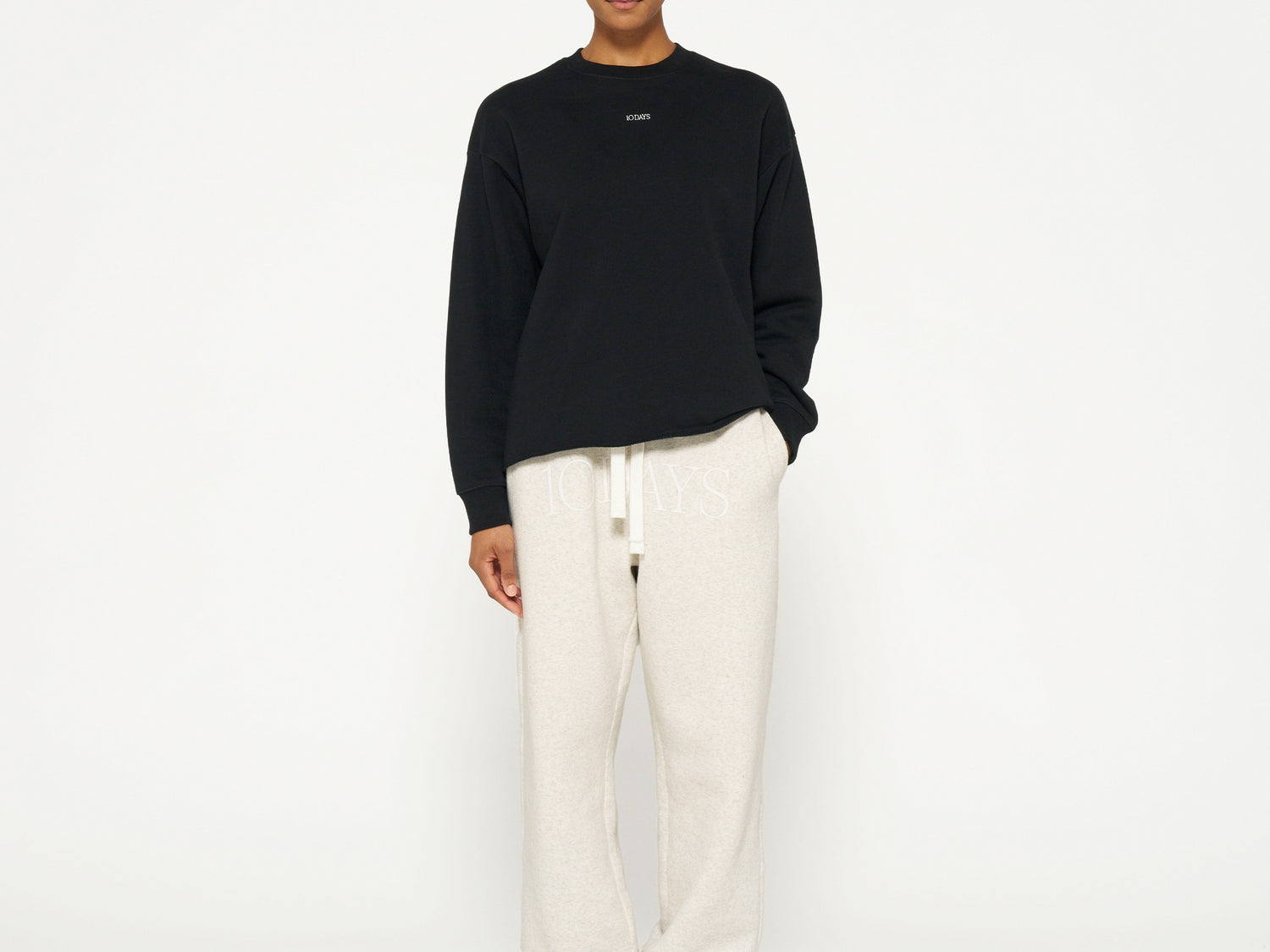 THE SWEATER LOGO | black