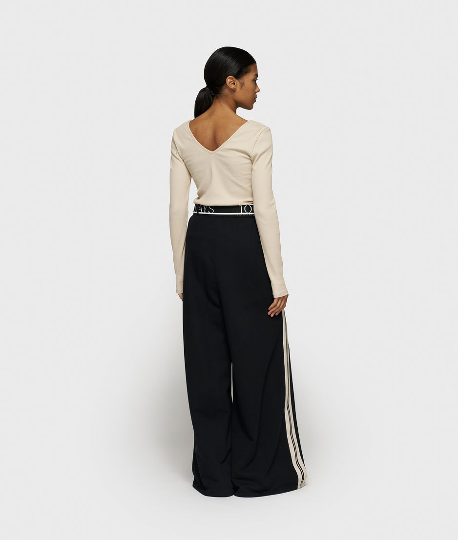v-neck long sleeve ballet top | light earth