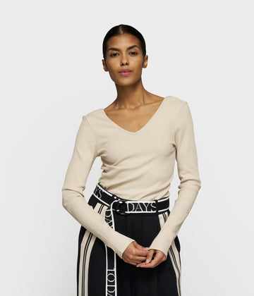 v-neck long sleeve ballet top | light earth