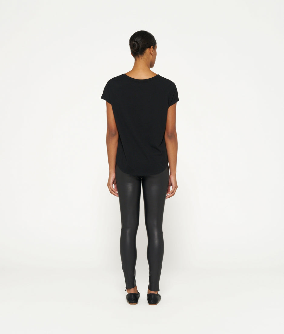 THE V-NECK TEE | black