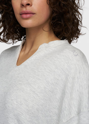 soft scuba v-neck sweater | white grey melee