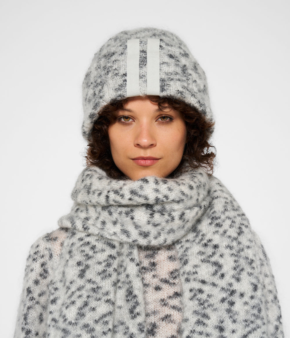 knitted beanie leopard | warm white