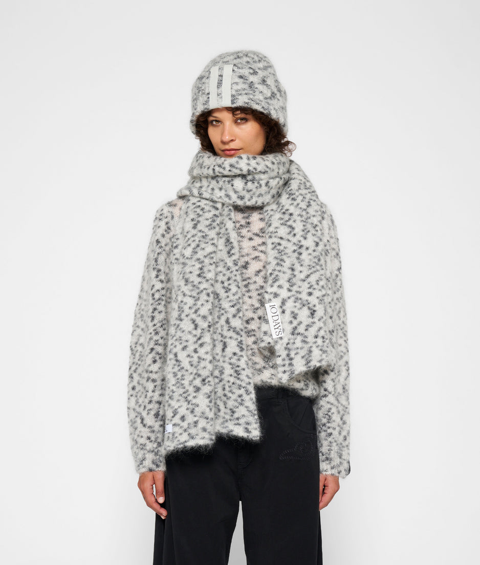 puffed coll sweater knit leopard | warm white