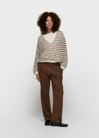 thin v-neck knit sweater | dark truffle/ecru