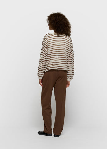 thin v-neck knit sweater | dark truffle/ecru