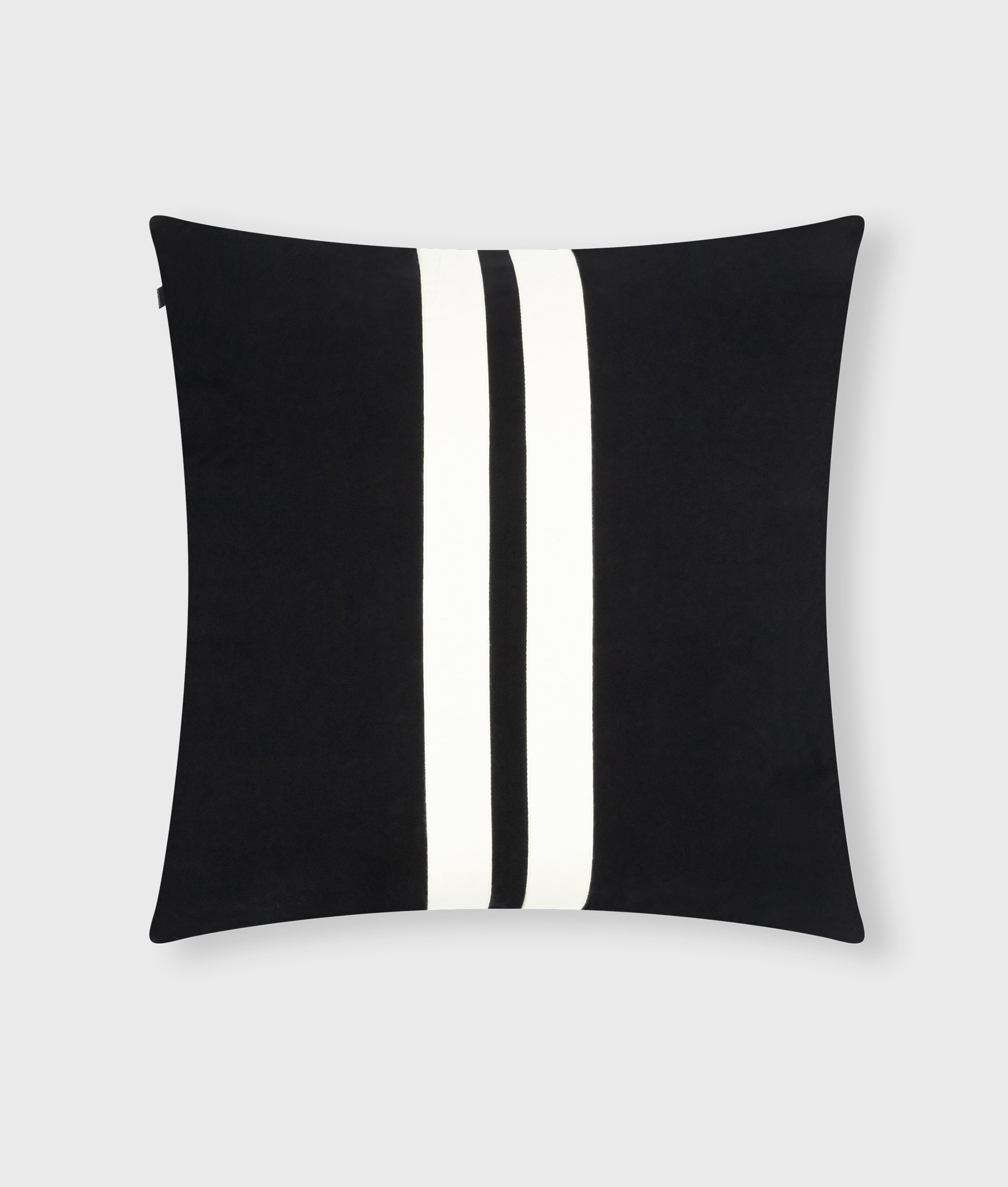 THE PILLOW COVER