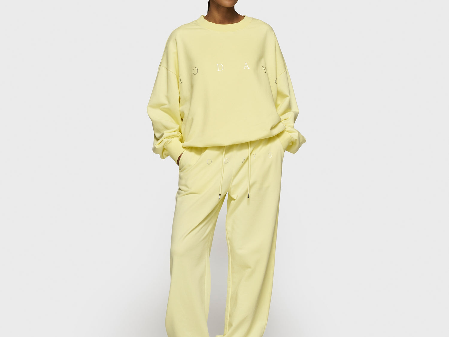 bar jogger logo | pastel yellow