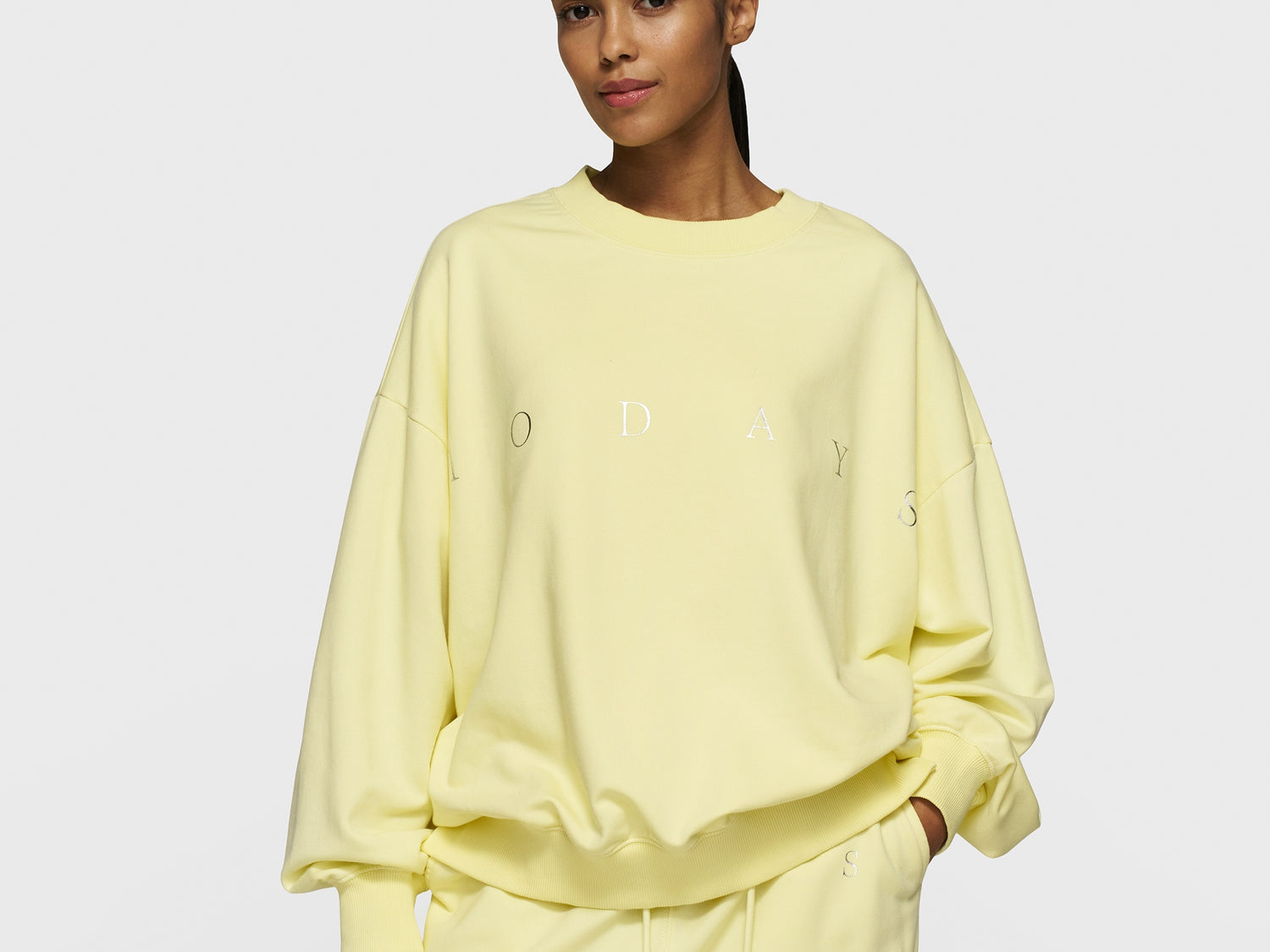 oversized sweater logo | pastel yellow