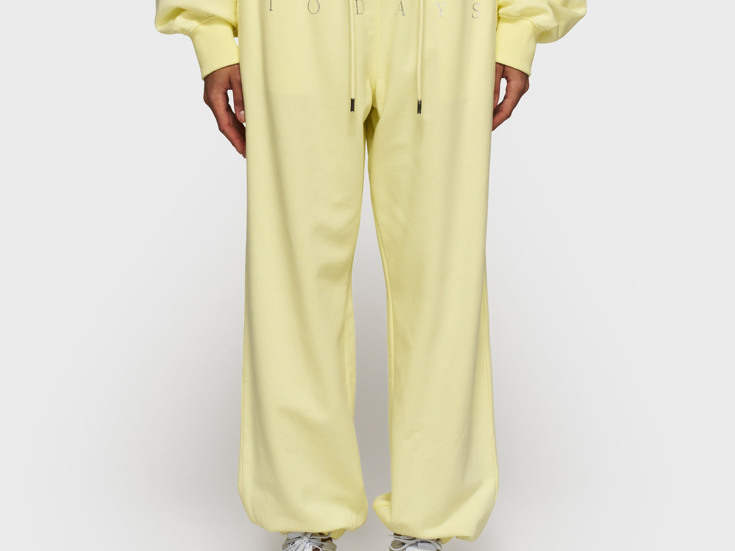 bar jogger logo | pastel yellow