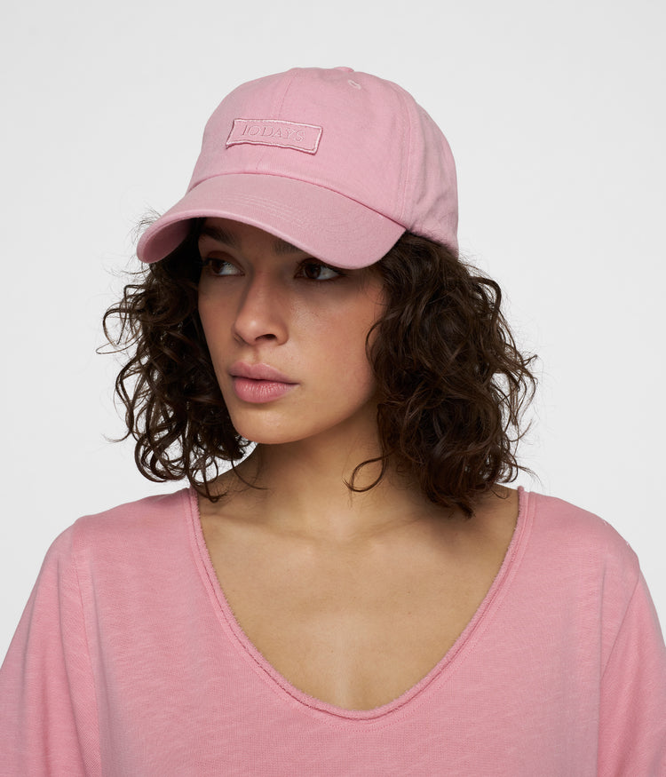 cap | bright raspberry