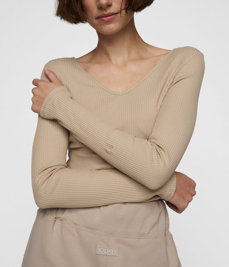 v-neck long sleeve ballet top | rope