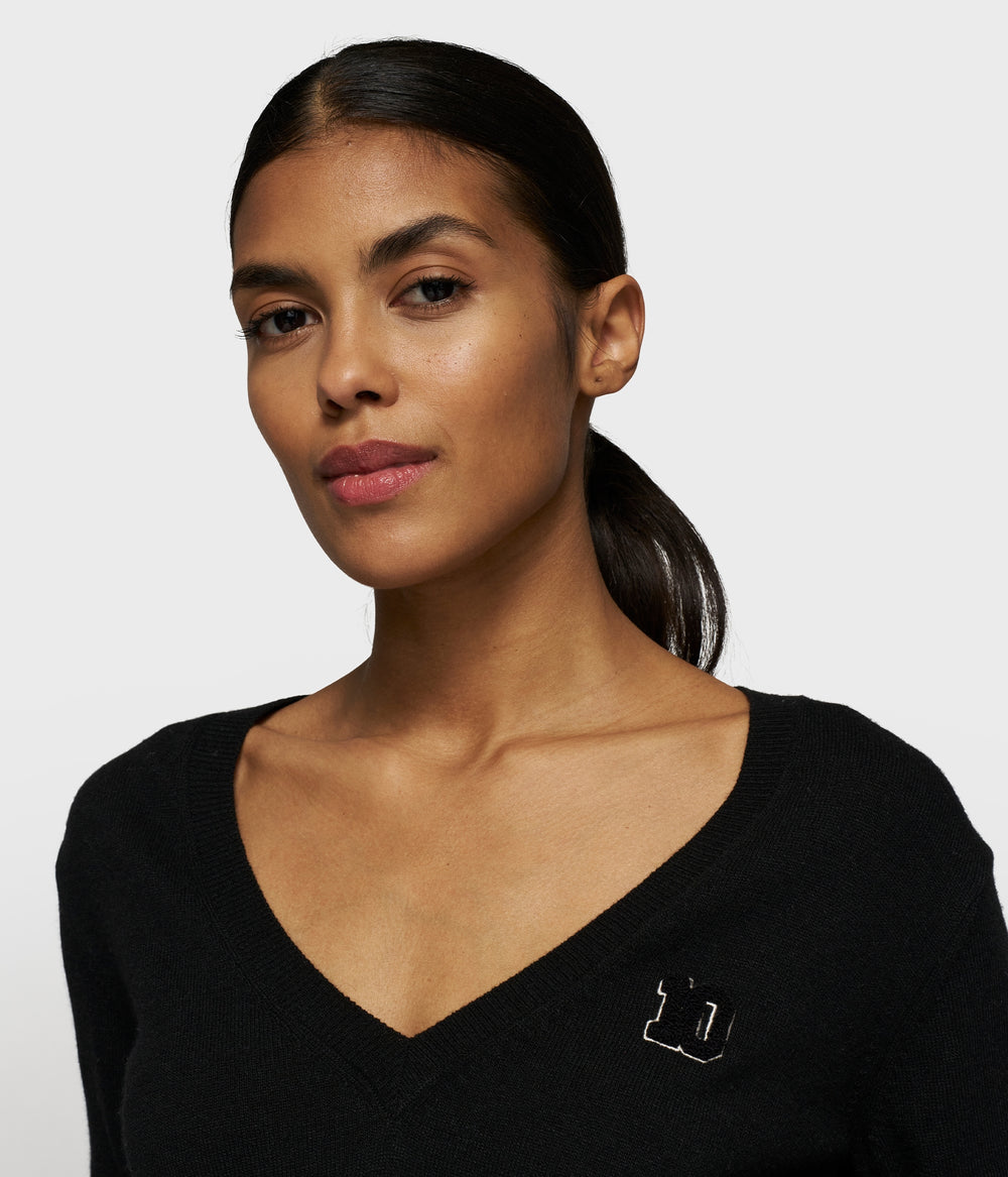 v-knit classic cashmere | black