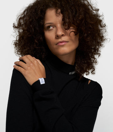 deep neck knit sweater | black