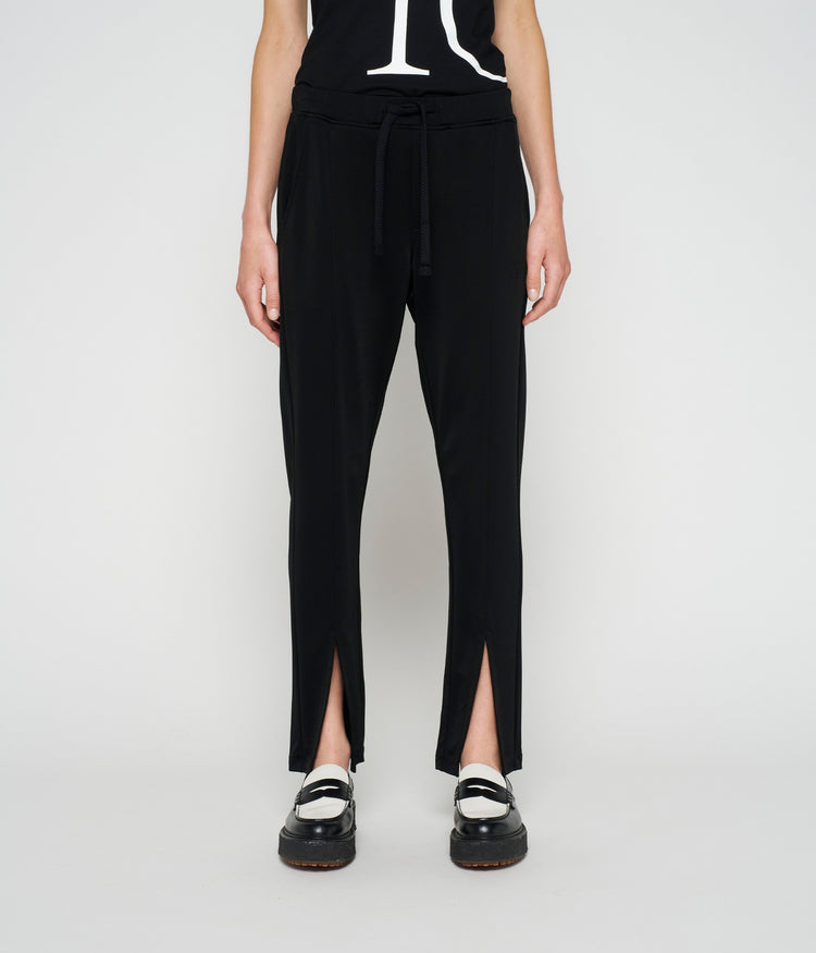 flowy jogger crepe | black