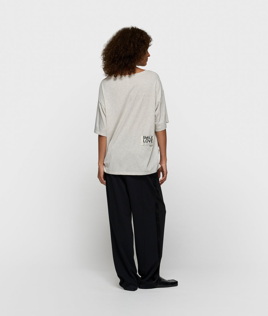 tee smile love | soft white melee