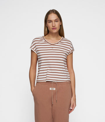 v-neck tee stripes | ecru/fudge