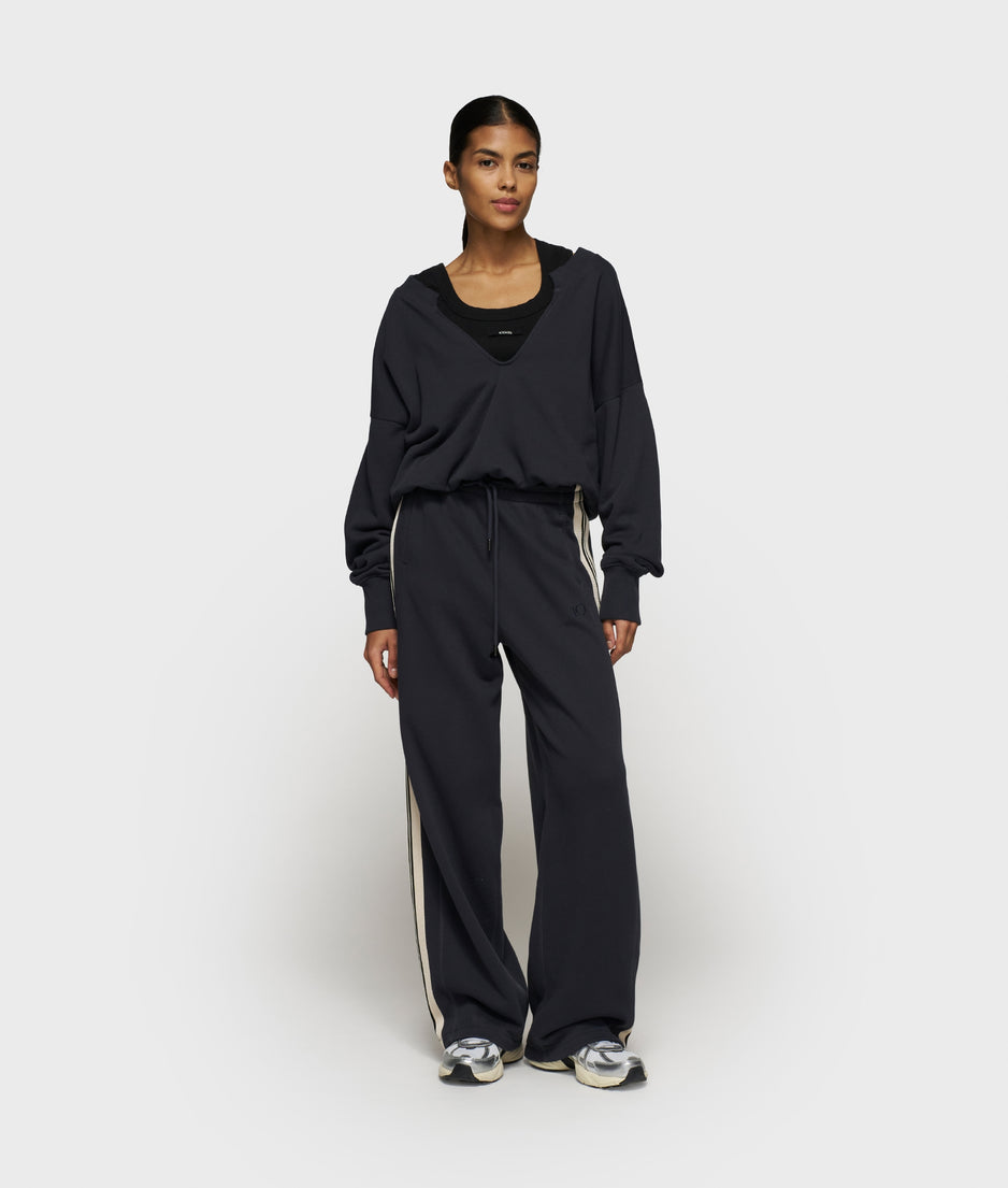 v-neck double sweater | dark navy
